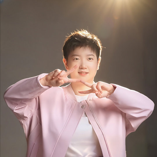 孙颖莎这是什么新手势孙颖莎又解锁各式可爱新手势，赢球时俏皮的小手枪手势又奶又拽，