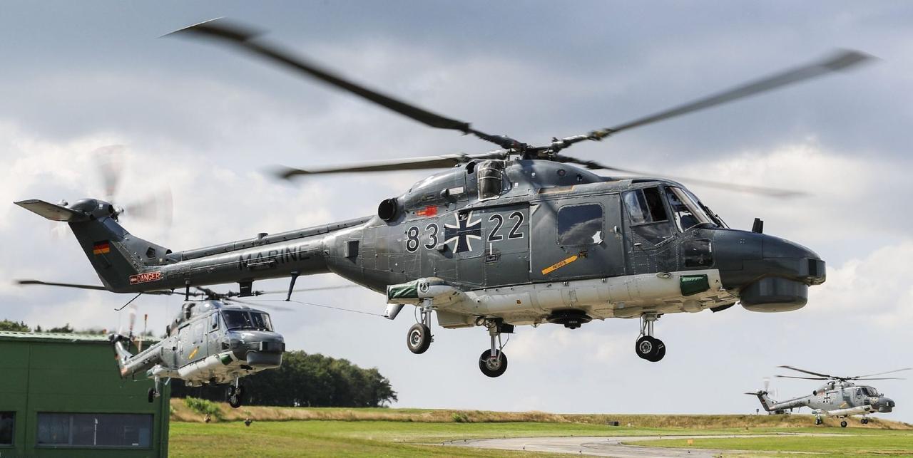 美国倒向俄罗斯，乌克兰陷入绝境！这个时候，西方各国开始把大量二手淘汰武器一批又一