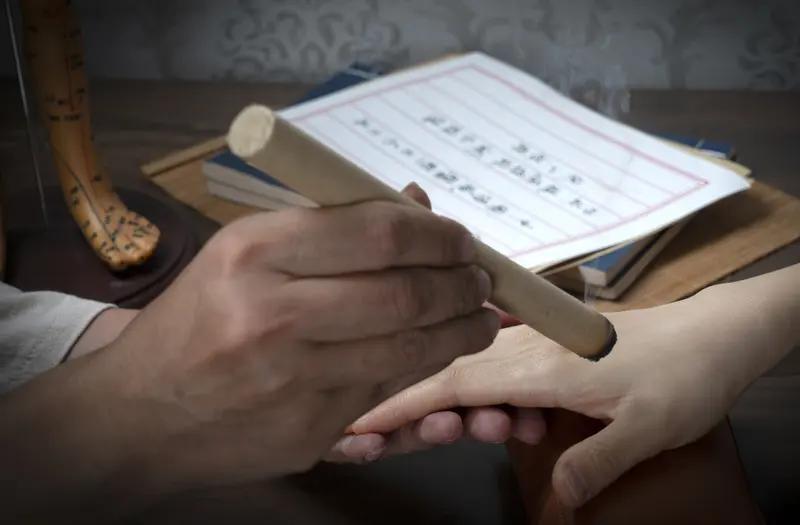 胆固醇高就得戒肉？大错特错！医生揭穿误区：真正控脂元凶，90%的人都天天吃大