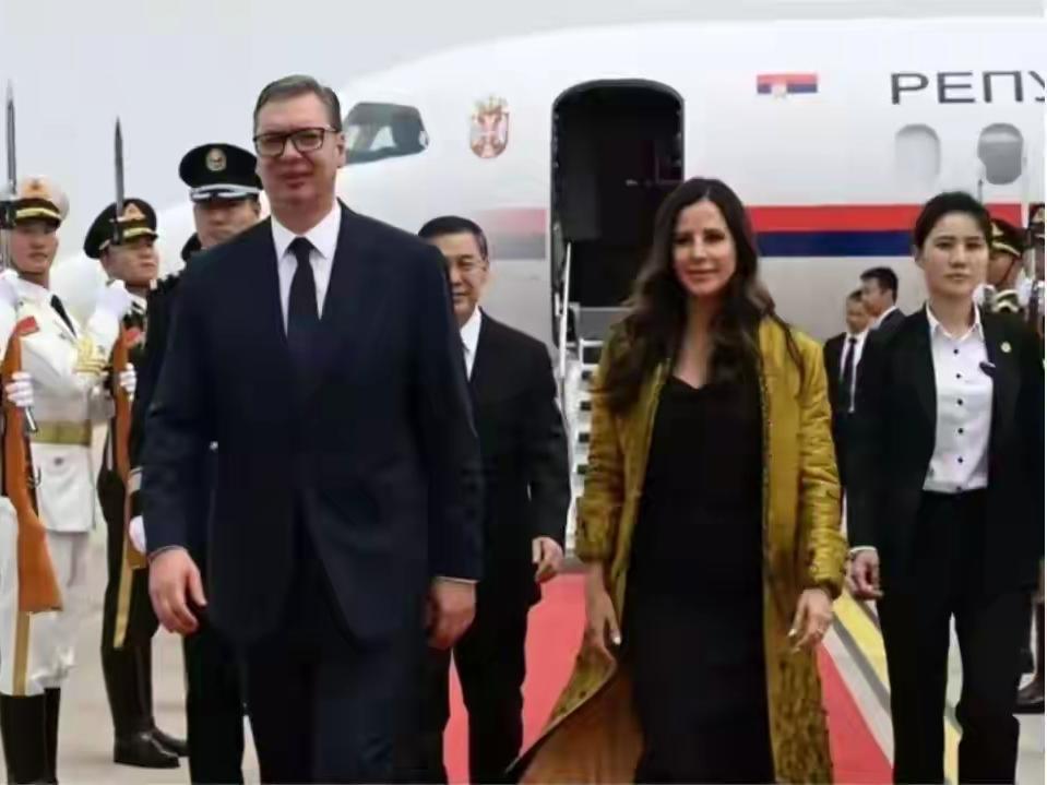 为什么武契奇爬长城能被千万中国网友疯狂圈粉？答案就藏在那句“577”里。5月