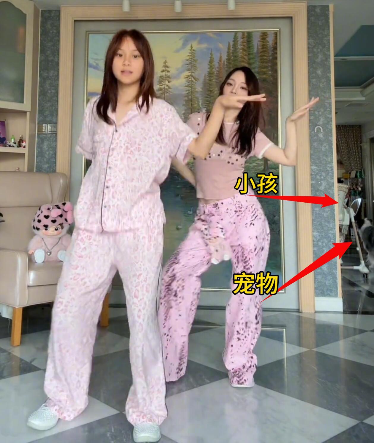 李小璐疑似有儿子了，网友发现甜馨最新晒的视频中有一个小男孩的身影，男孩还在坐宝宝