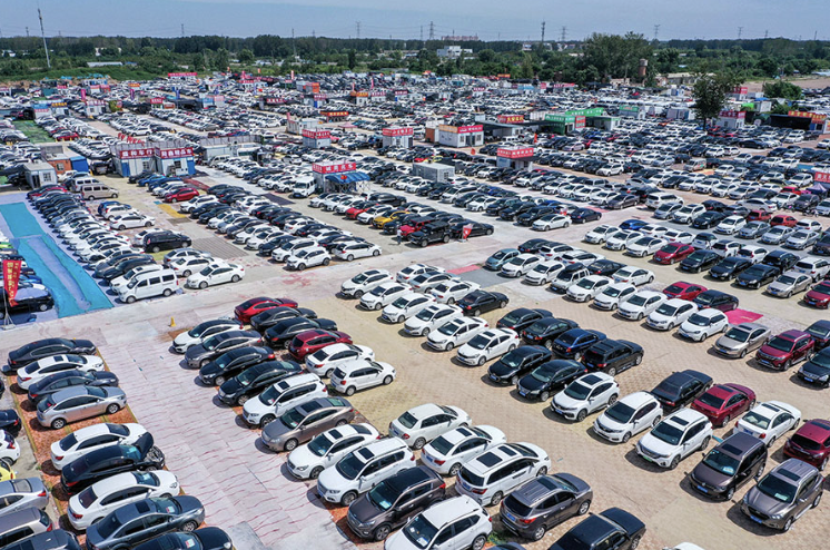 传闻某车企为保销量，向经销商疯狂压库，新车直接变“库存车”？