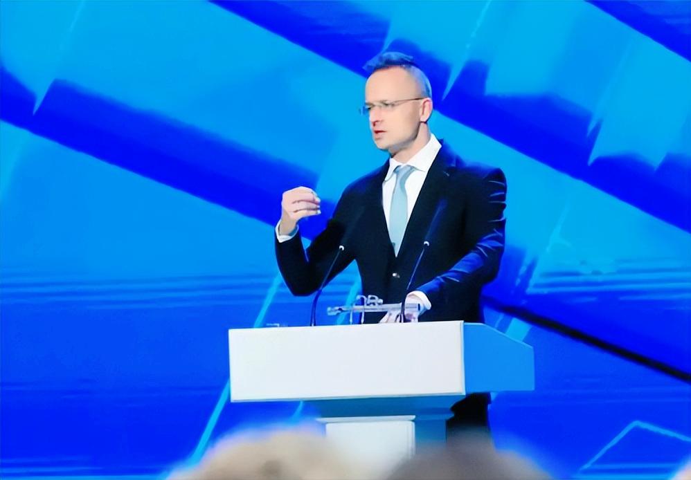 欧盟这出大戏简直比电视剧还刺激，嘴上喊着“盟友同心”，背地里却干着窃听自己人的龌