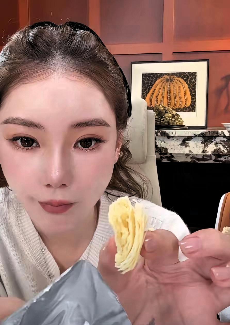 筱梅，直播间现在可火了，大家都看着呢，整个行业都在说，这人真厉害，小菲，兰姐，当