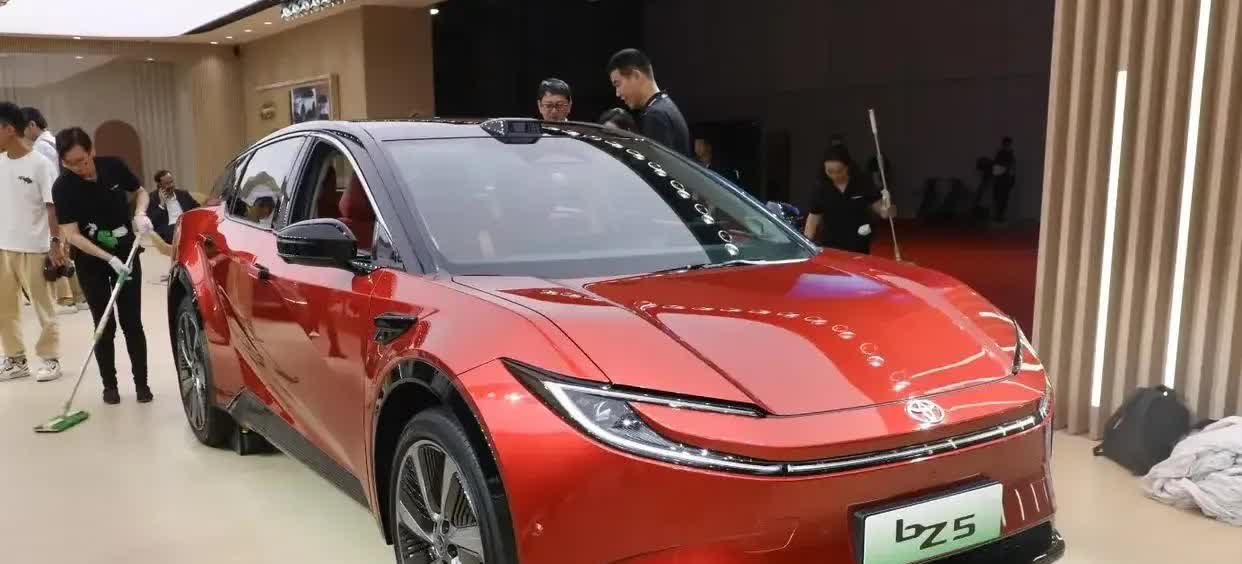 1.丰田：我在中国赚了2215亿。2.宝马：我在中国赚了2066亿。