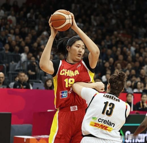 来自对手的肯定！比利时球员德莱尔谈张子宇：“她在内线有很大的优势。”“真