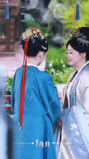 小李琳宋祖儿同框路透小李琳这个角色看起来很像宠小辈的长辈啊