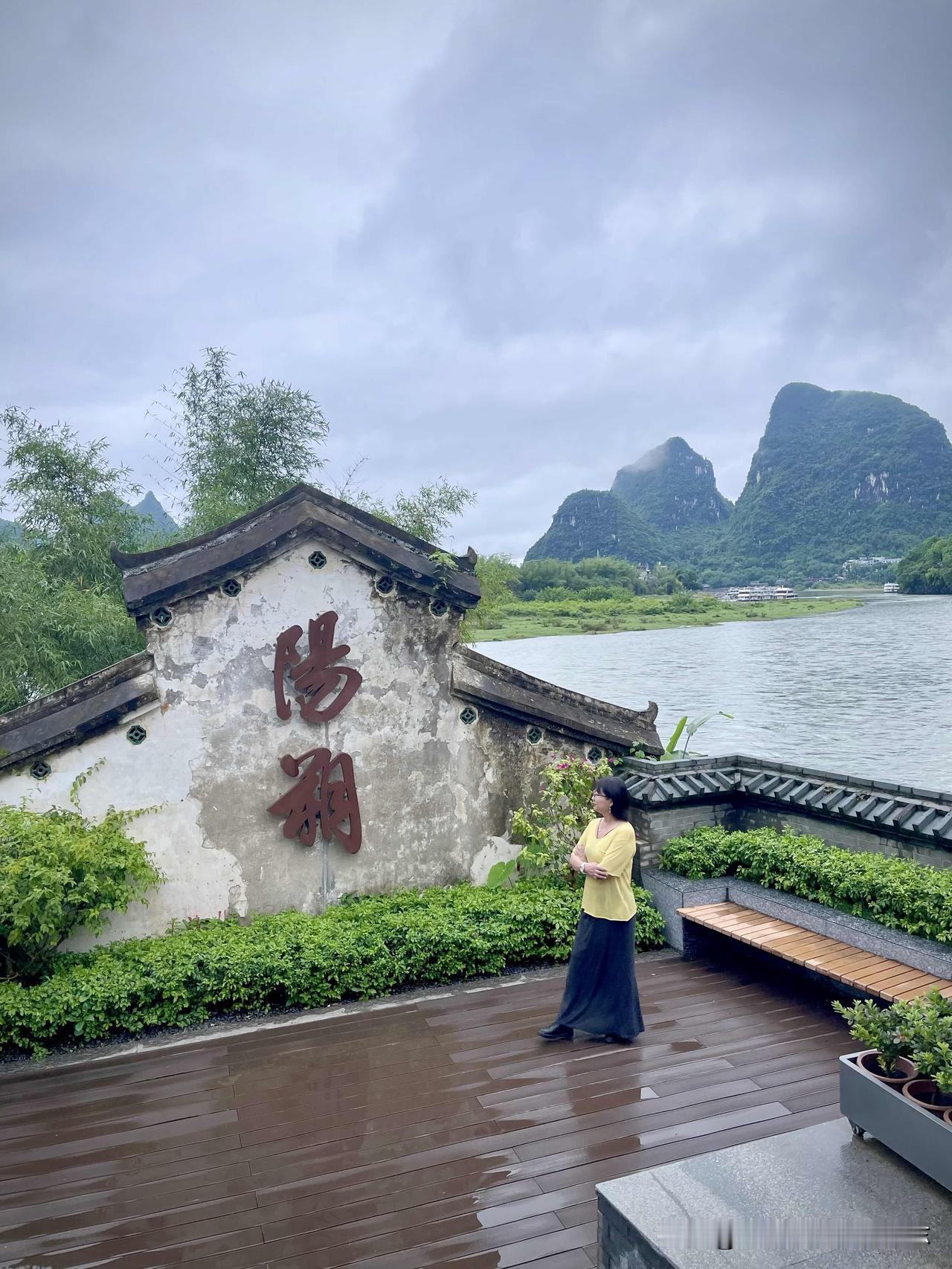 来都来了，总要和阳朔合个影吧，今天下午的时间，留给了阳朔西街附近。阳朔的雨在下