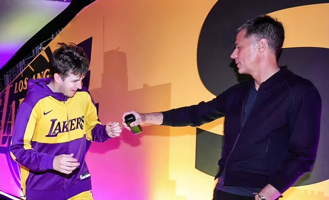 据薪资专家BobbyMarks分析：由于NBA劳资协议条款限制，湖人目前只能