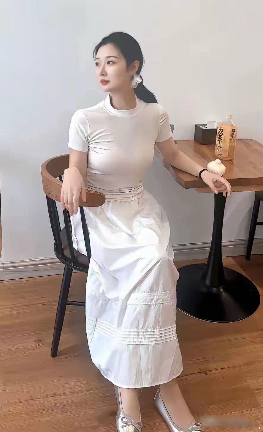 28岁的表姐，美得有点让人移不开眼