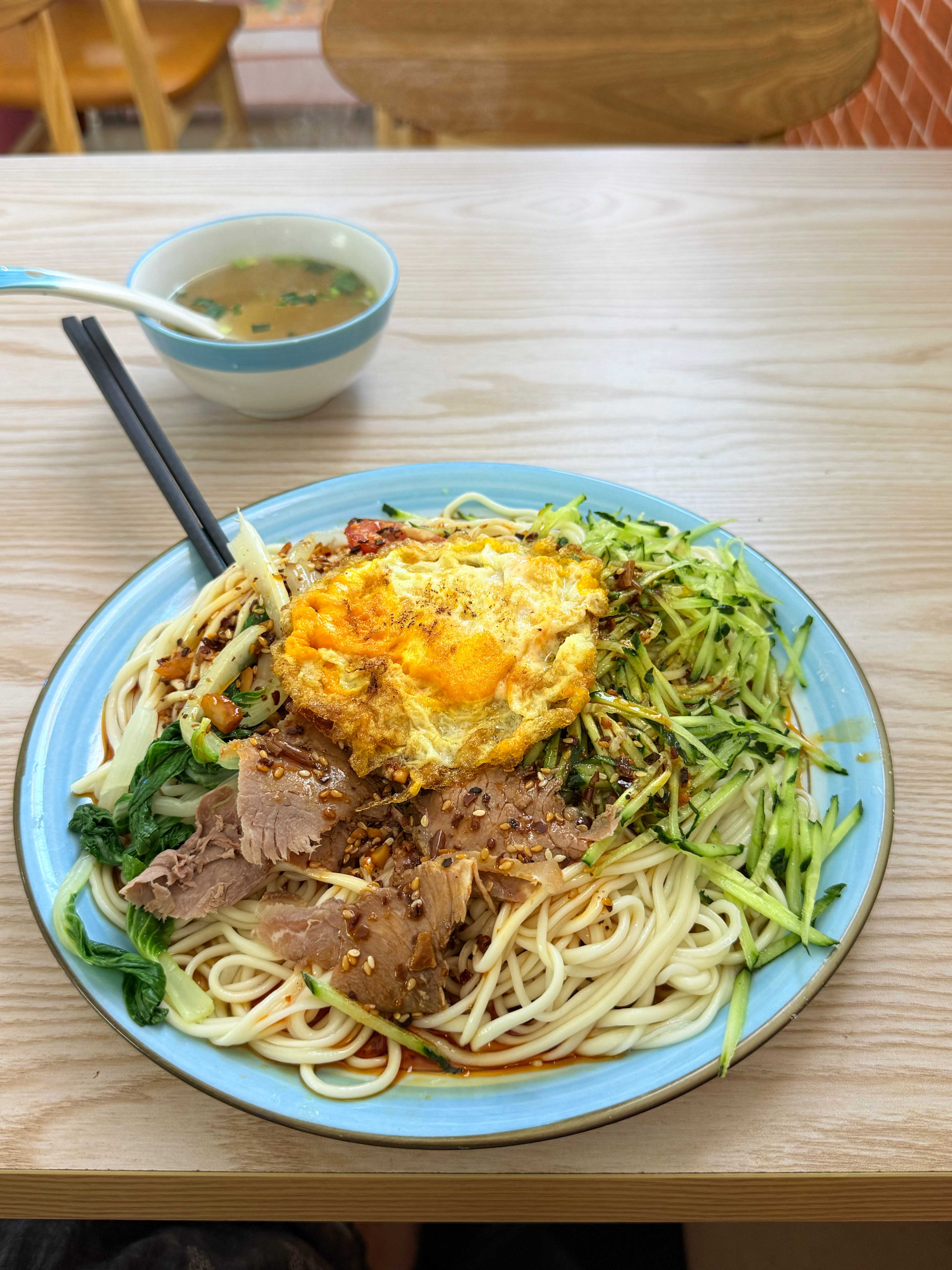 公司对面的西安面馆牛肉拉面巨大一盘吃前吃后真的不是浪费已经尽最大努力了日常
