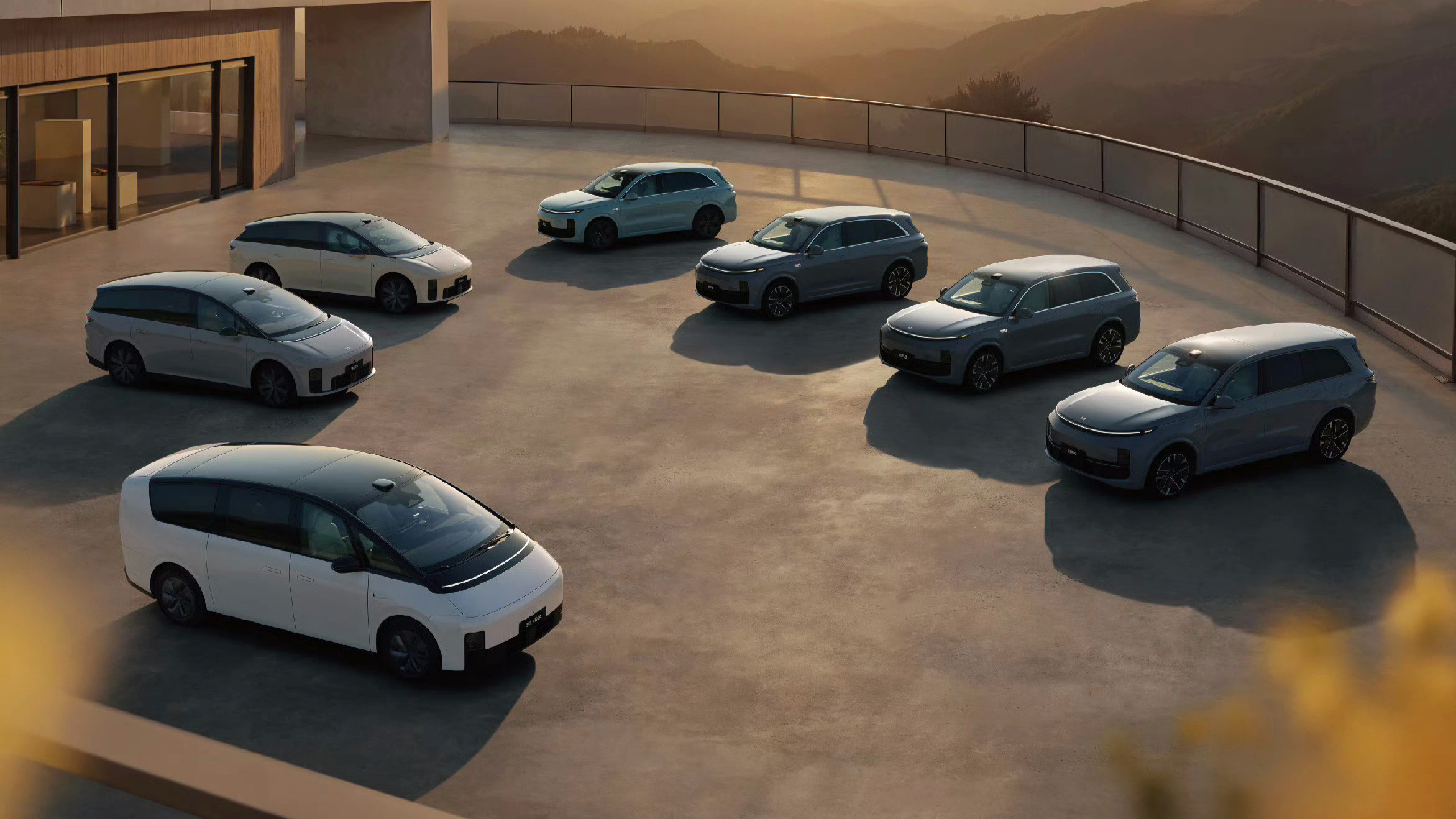 理想四季度交付指引10-11万辆，10月交付3.2万辆，11月和12月的月均销量