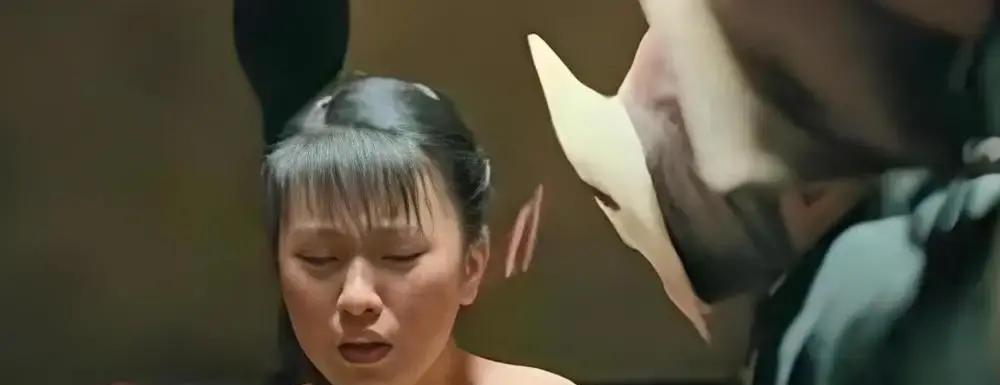 姜文用一张麻将牌，给中国电影审查制度上了十年的眼药。1995年《阳光灿烂的日子