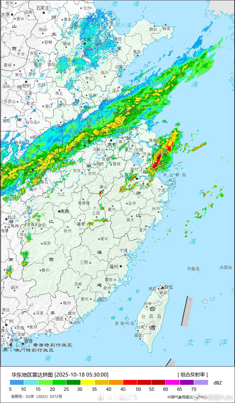 上海遇到恶劣天气了，不只是下雨还有惊雷！冷空气终于有能力南下了，遇到过于强大的副