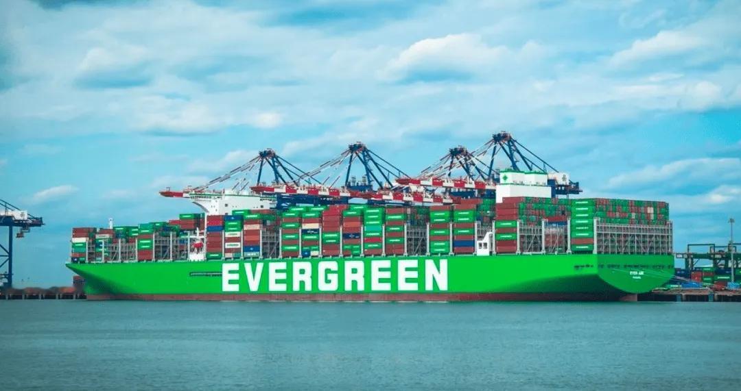 民船变身军火快递员，长荣海运这波“神助攻”真敢玩。据确切消息，一艘载有美国对台首