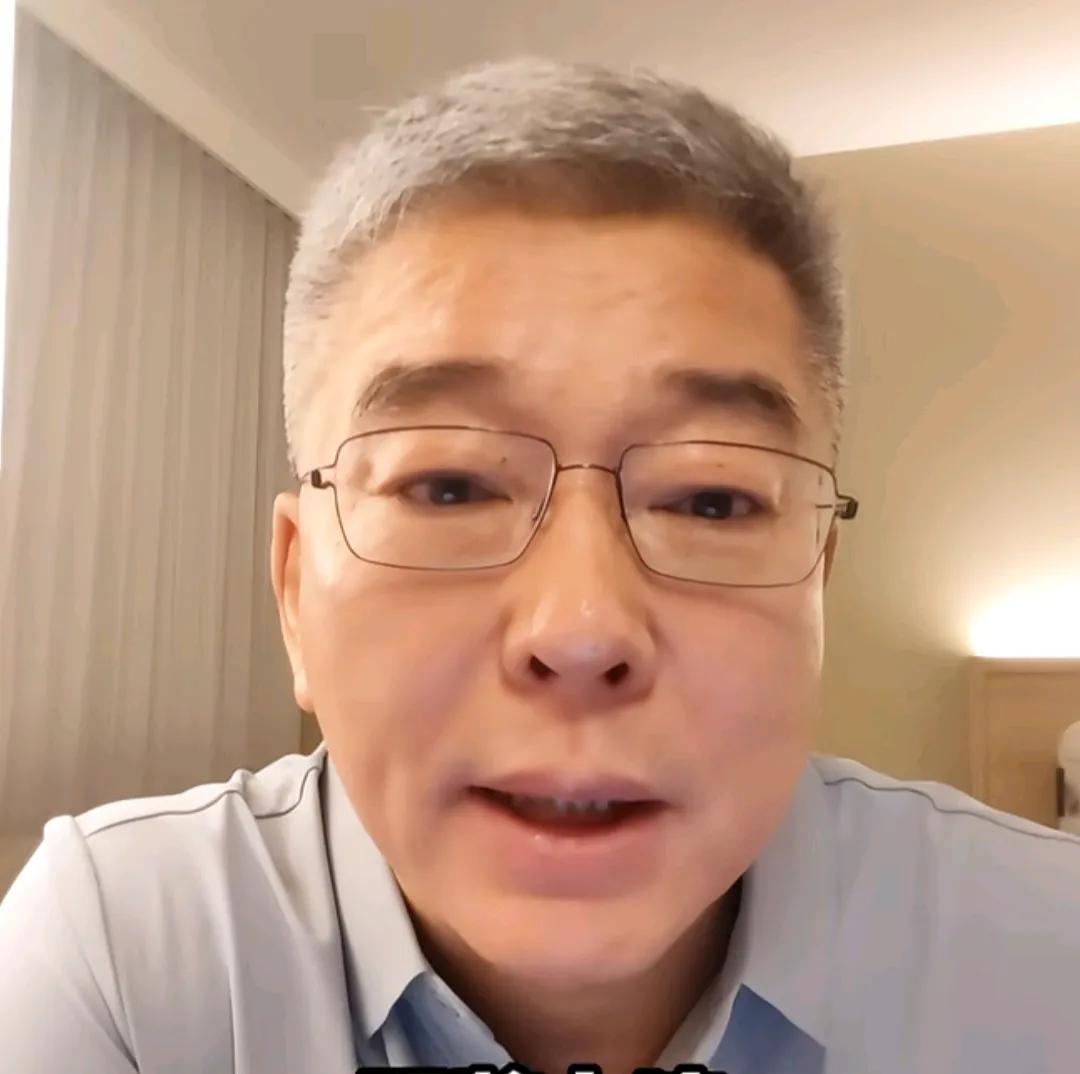 解说员刘建宏爆了一个料。他在直播间表示，2012年那会，他作为解说员及足球之夜