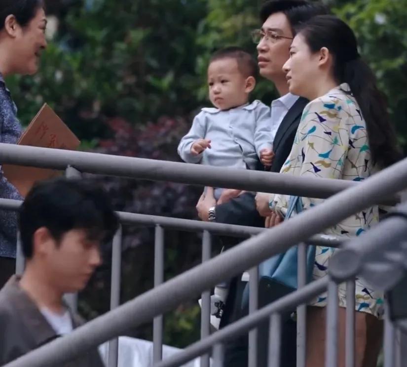 《利剑.玫瑰》:原来二十年前律师孙文翰的儿子小光是这些丢失的…二十年前，孙文翰
