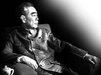 1976年1月7日深夜，北京305医院。周恩来已经处于弥留状态。很长时间昏迷之后