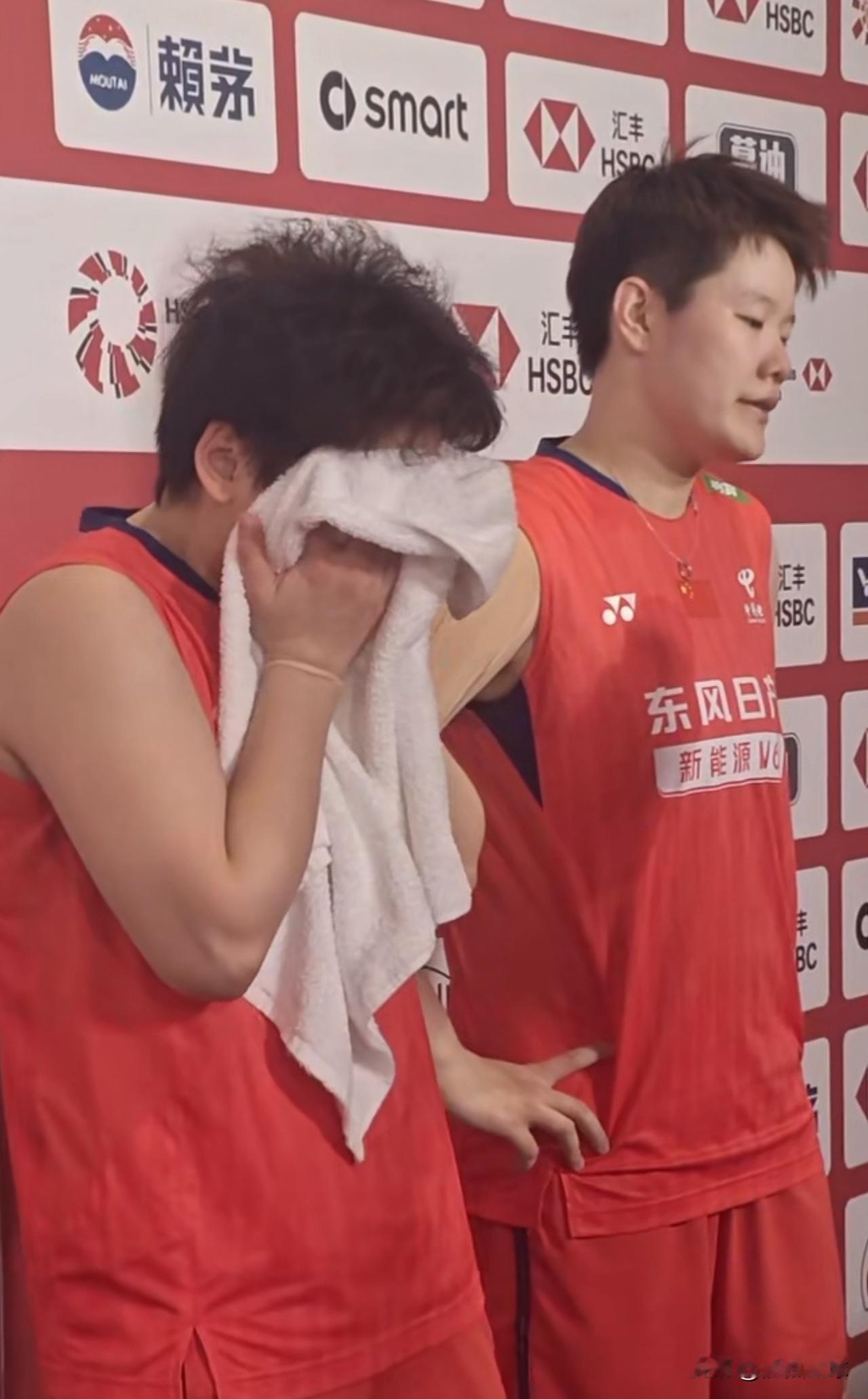 圣坛落泪时：说的那句话，真让人心疼！谭宁说：也不是输不起，但今天的球不该输！