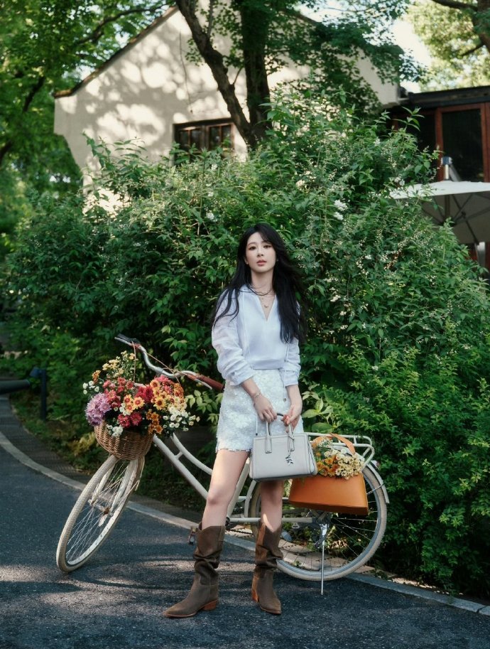 杨紫真美啊～​​​​