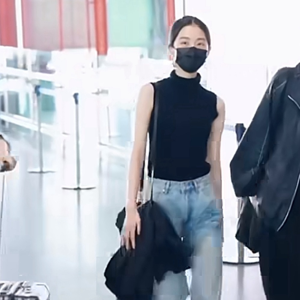 黄多多放暑假回国小姑娘长大变成大美女了这惊人的臂长就像未来一样无限可期每次看到