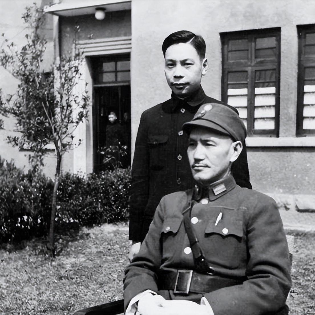 老蒋临终都想不到，最大的卧底不是吴石，而是天天陪他开会的他！这个人，就是国