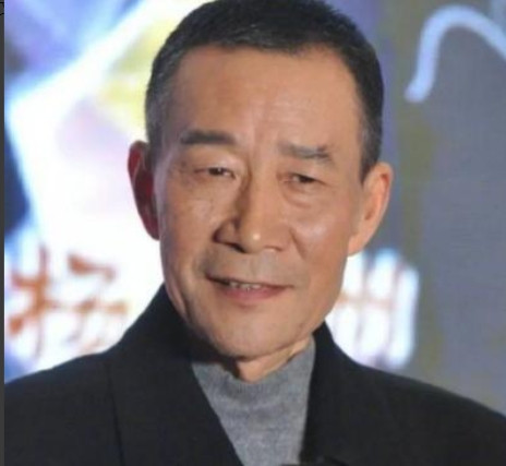 1998年，李雪健演完宋江后，拿着34万的片酬兴高采烈地准备回家时，却接到妻子慌