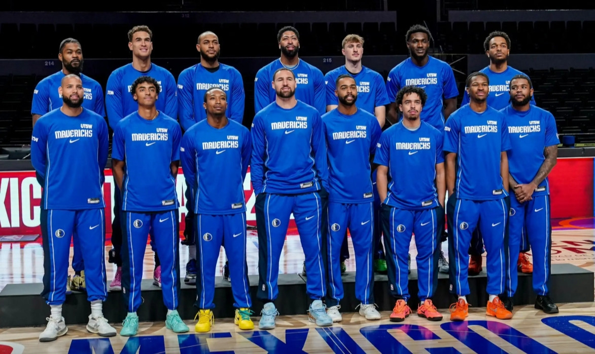 预测是铂金+cj+里萨谢换浓眉+添头，最多能捞一个首轮老鹰交易走特雷杨保障续约