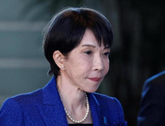 结束访美的高市不笑了，回国前突然喊话中方：愿意和中国展开对话高市早苗这次去美国