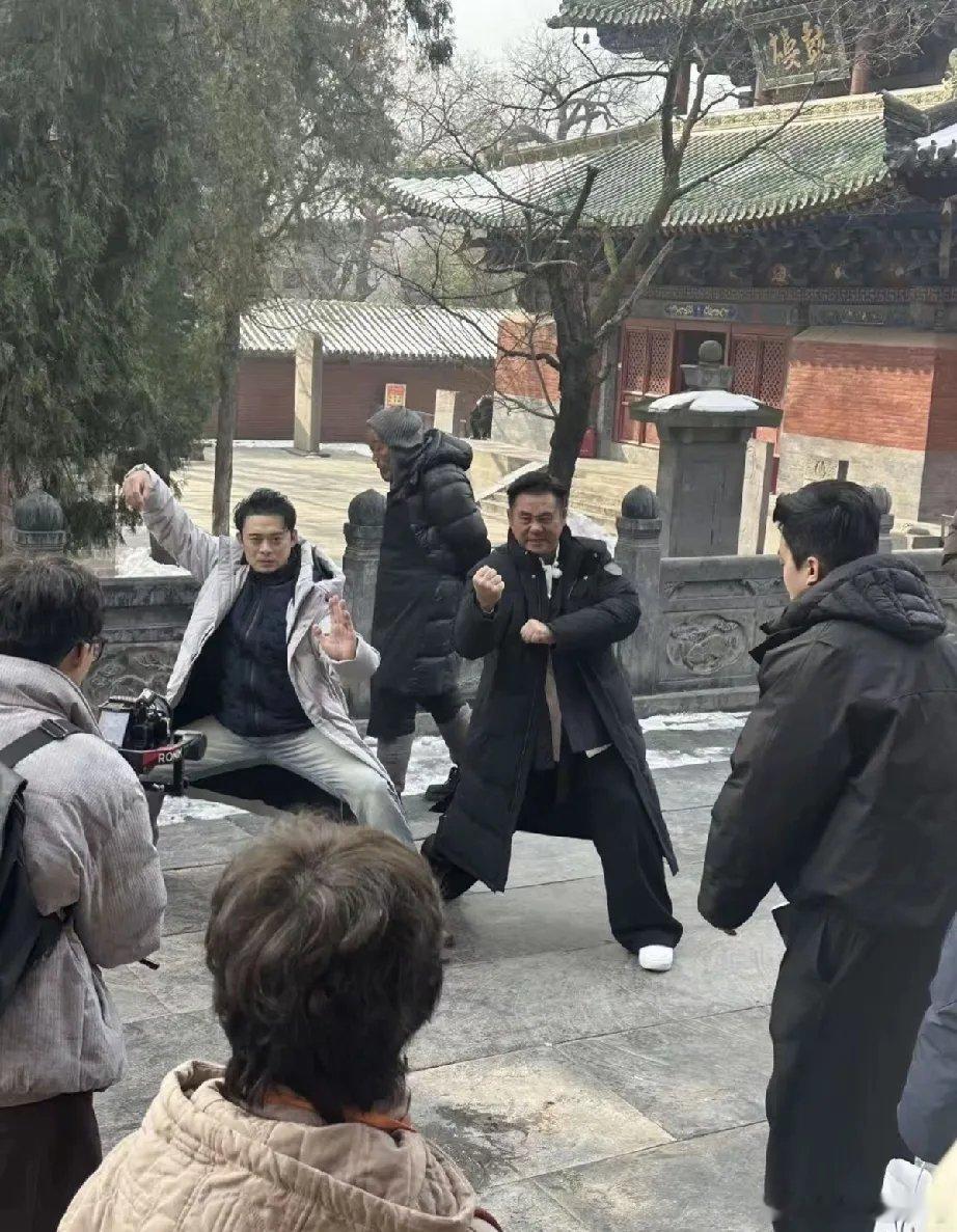 说真的，樊少皇（就是演虚竹那个）去少林寺，居然没一个和尚出来迎迎，就跟普通游客似