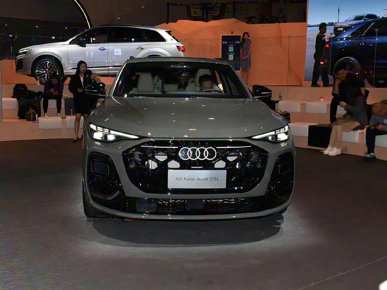 全新一代奥迪Q5L内饰公布