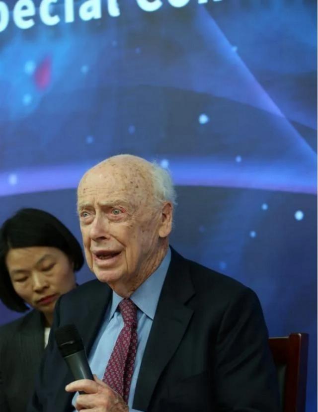 “DNA之父”詹姆斯.沃森认为，根据DNA结构显示，黑人是未进化人种，智力低下，