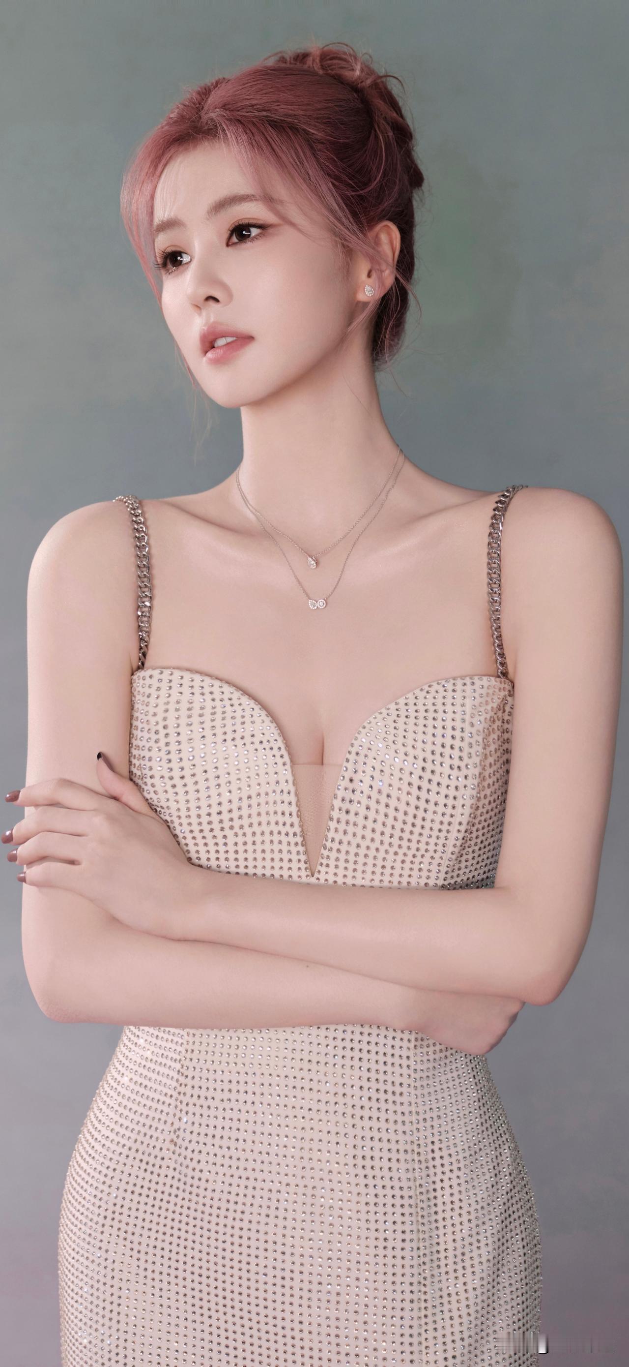 “白鹿”手机高清壁纸:白梦妍这是要美出新高度啊，每张都是壁纸级别！为啥老有人说她