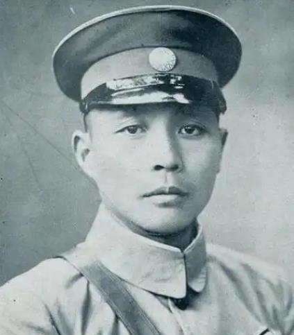 1938年6月，国民党上将钱大钧，走进军统湖北站，当着一众人特务的面，拔枪击毙了