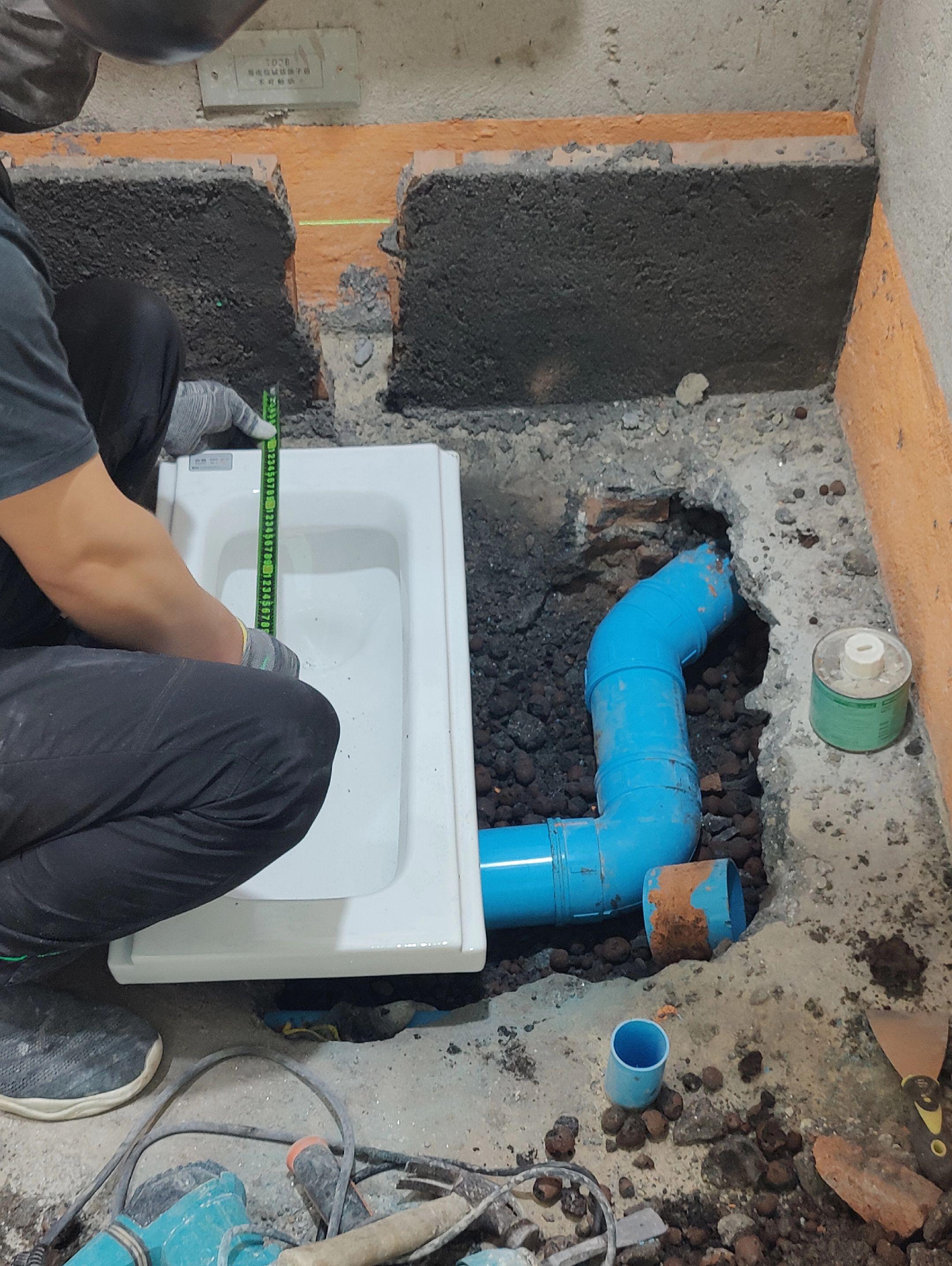 左右排蹲便器。安装最方便，最合理。防臭防堵防溅水，超低超薄安装。