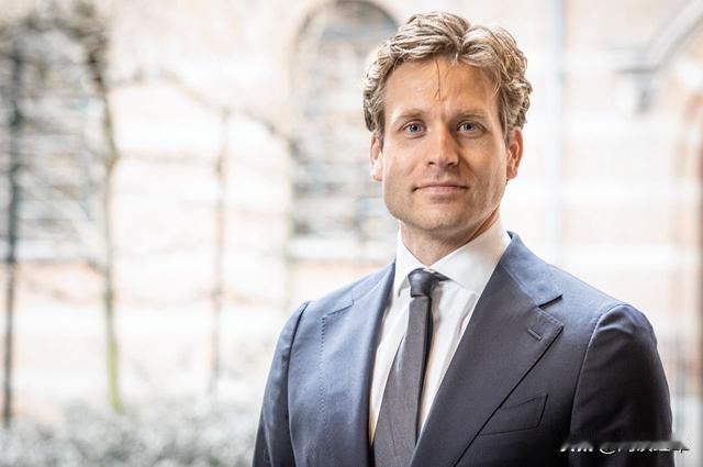 荷兰议员曝料，选举向中国“秀肌肉”，他下令“接管”安世半导体。这场风波给世人上了