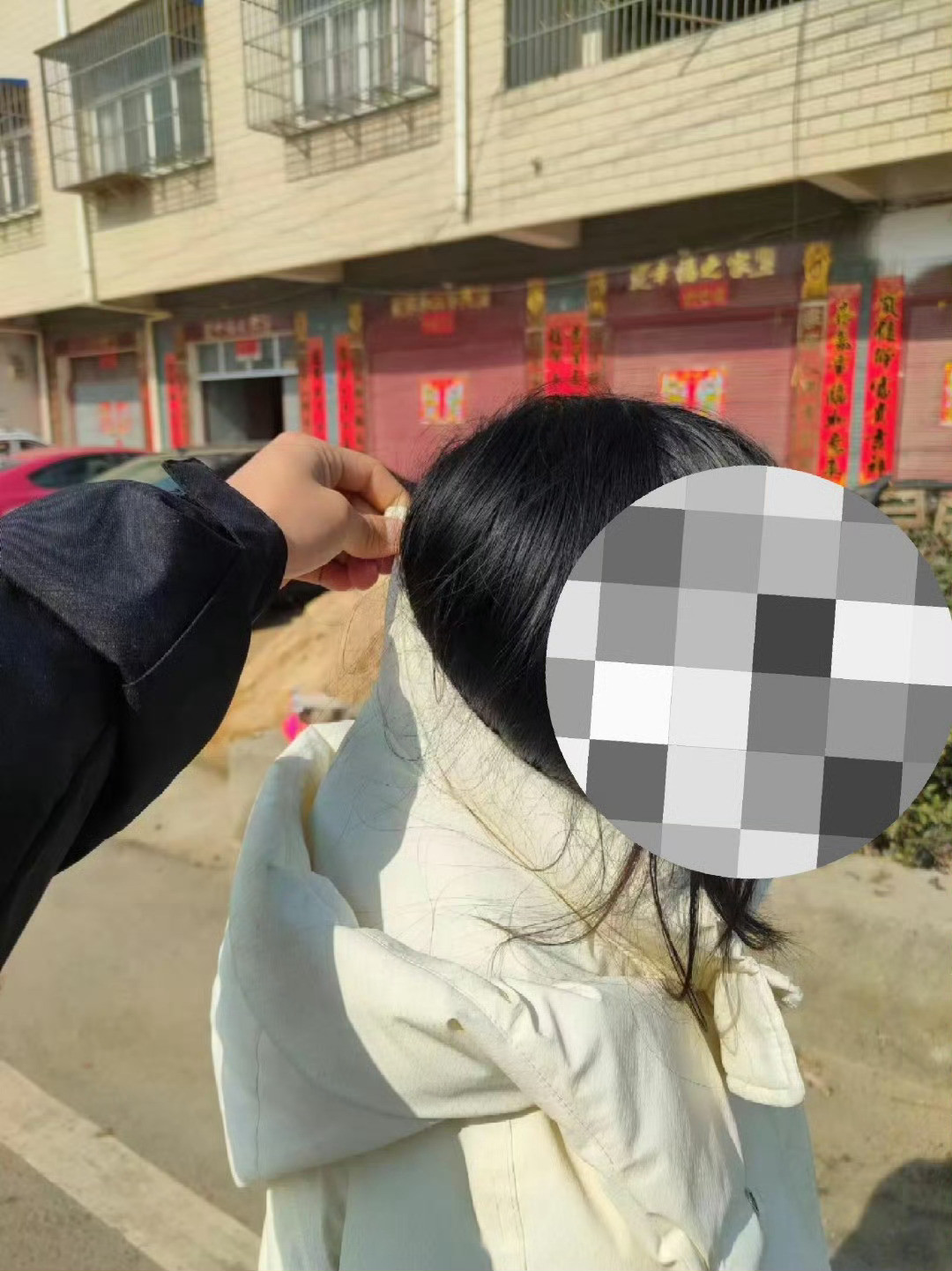 男朋友跟他表妹这种照片正常吗​？😳​​​