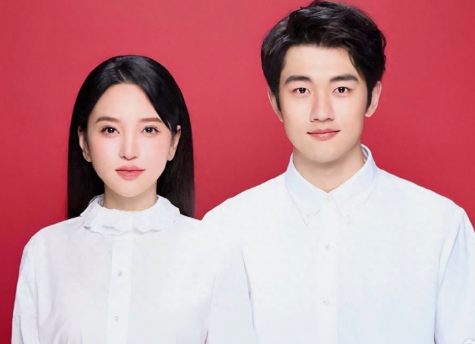 知名女星金莎和小17岁男友领证结婚了！ 在我印象里金莎不长这样啊，这变化有