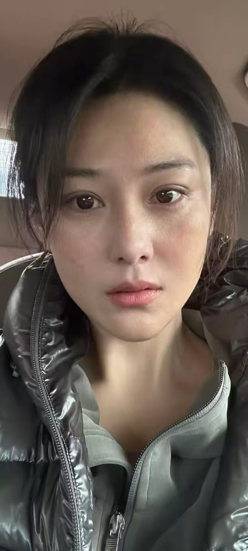 张馨予纯素颜啥样，没美颜没滤镜就那样