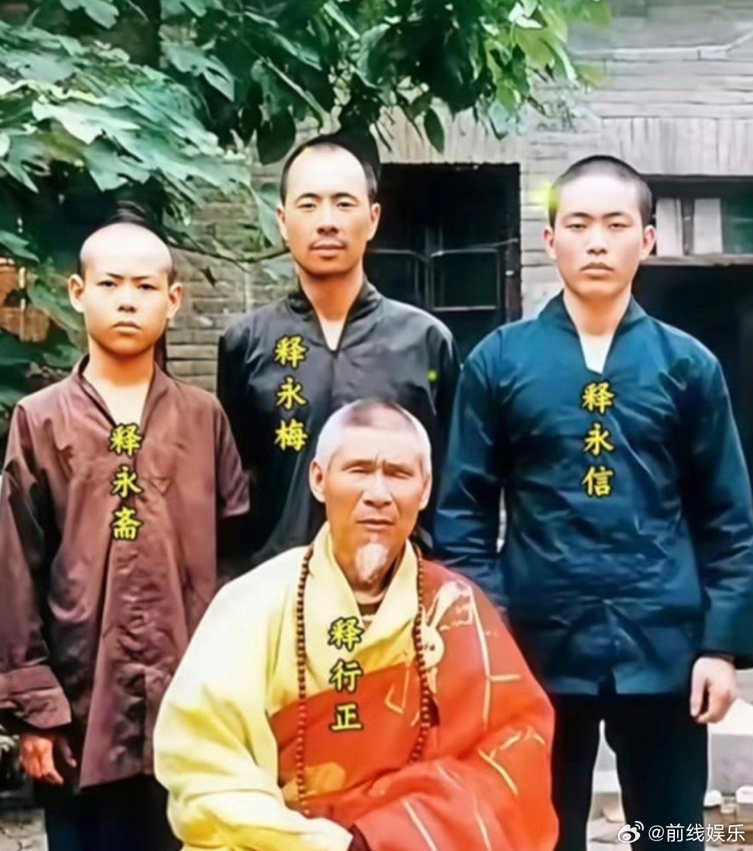 见过明星塌房，头一次见有人塌庙[捂脸哭]释永信原名刘应成，安徽人。1981年，这位