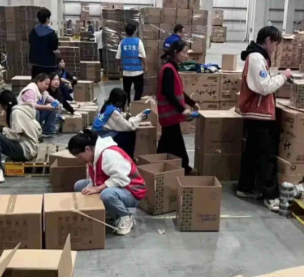 中央亮剑了，十五五规划直接把"遮羞布"扯了下来，5000万大学生，满大街的本科文