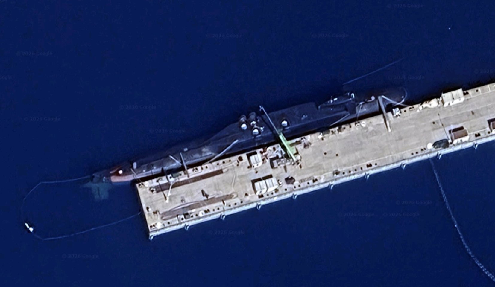 谷歌地球上拍到大黑鱼艇正在装弹……烽火问鼎计划