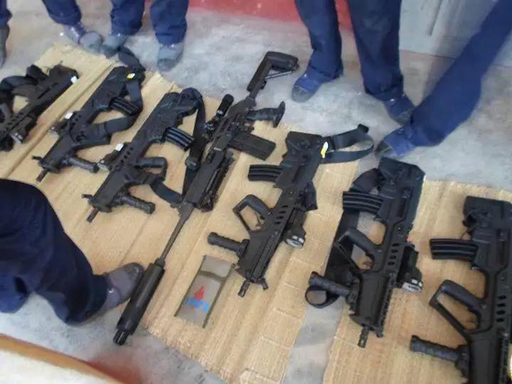 越南海军陆战队步兵班轻武器，一色以色列货