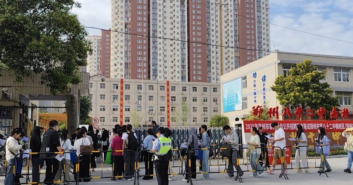 难道又成了“上学无用论”了？上四年本科，甚至再上三年研究生，毕业后照样“难以就