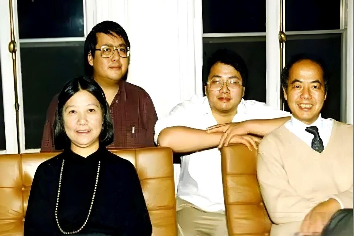 诺贝尔奖得主李政道的爱情,差点就因为“门不当户不对”黄了。女方秦惠䇹的父亲起