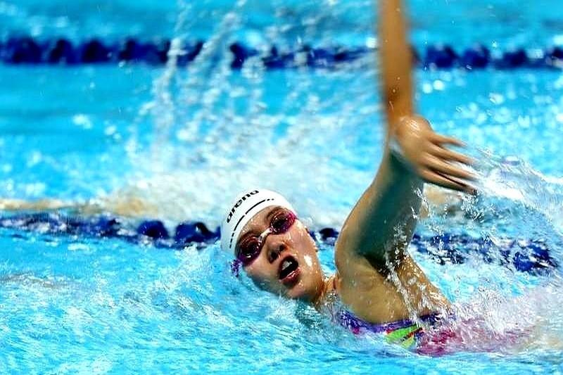 只差1秒38这1秒38不是墙，是跑道上的起跑线。李冰洁把200米当热身，