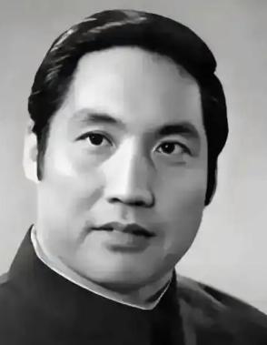1977年，曾因饰演《红灯记》李玉和红遍全国的钱浩梁，被撤销党内外一切职务、停止