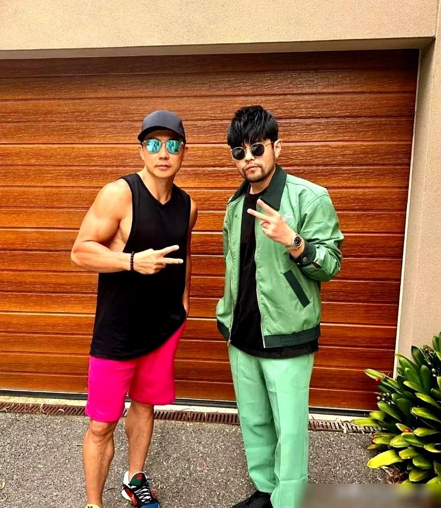 看杰伦对刘畊宏这事，我真挺破防的。网易砸1800万才换来的版权，他给老友就是一