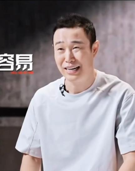 看了小沈阳在那个综艺里三公选人的那段。原本以为他就是来节目里搞笑凑数的，结果看他选队员，确实有点出乎