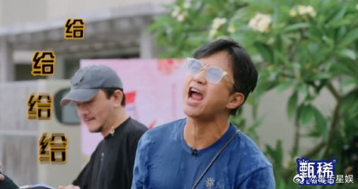 邓超是鹿晗关门弟子邓超学鹿晗唱歌主打一个速成邓超学鹿晗唱歌，主打速成班。鹿晗教